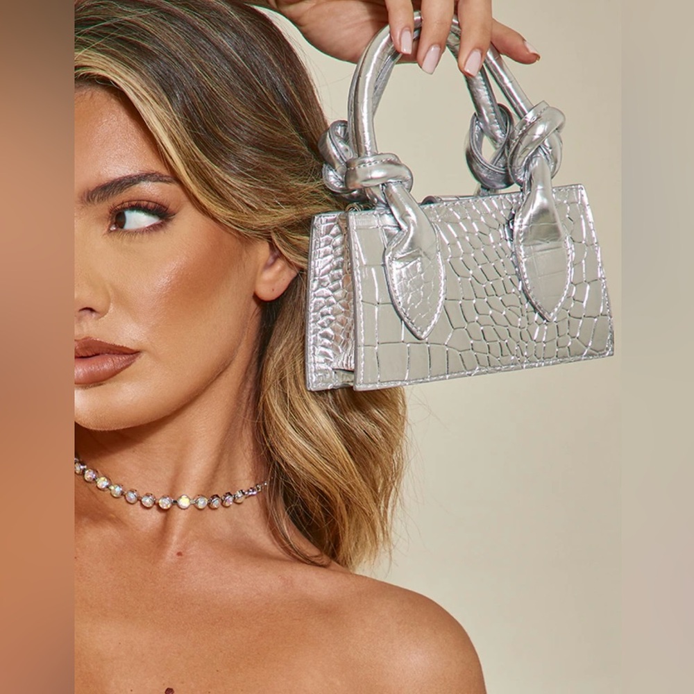 SOLD in person 🩷 NWT! Silver PU Mini Knot Handle Grab Bag with chain